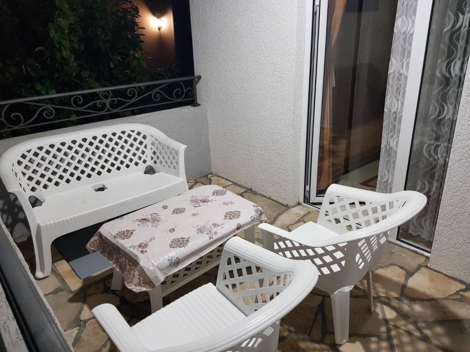 Apartmani Mina บาร์ ภายนอก รูปภาพ