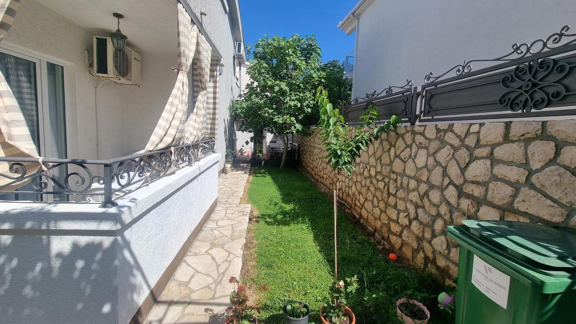 Apartmani Mina บาร์ ภายนอก รูปภาพ